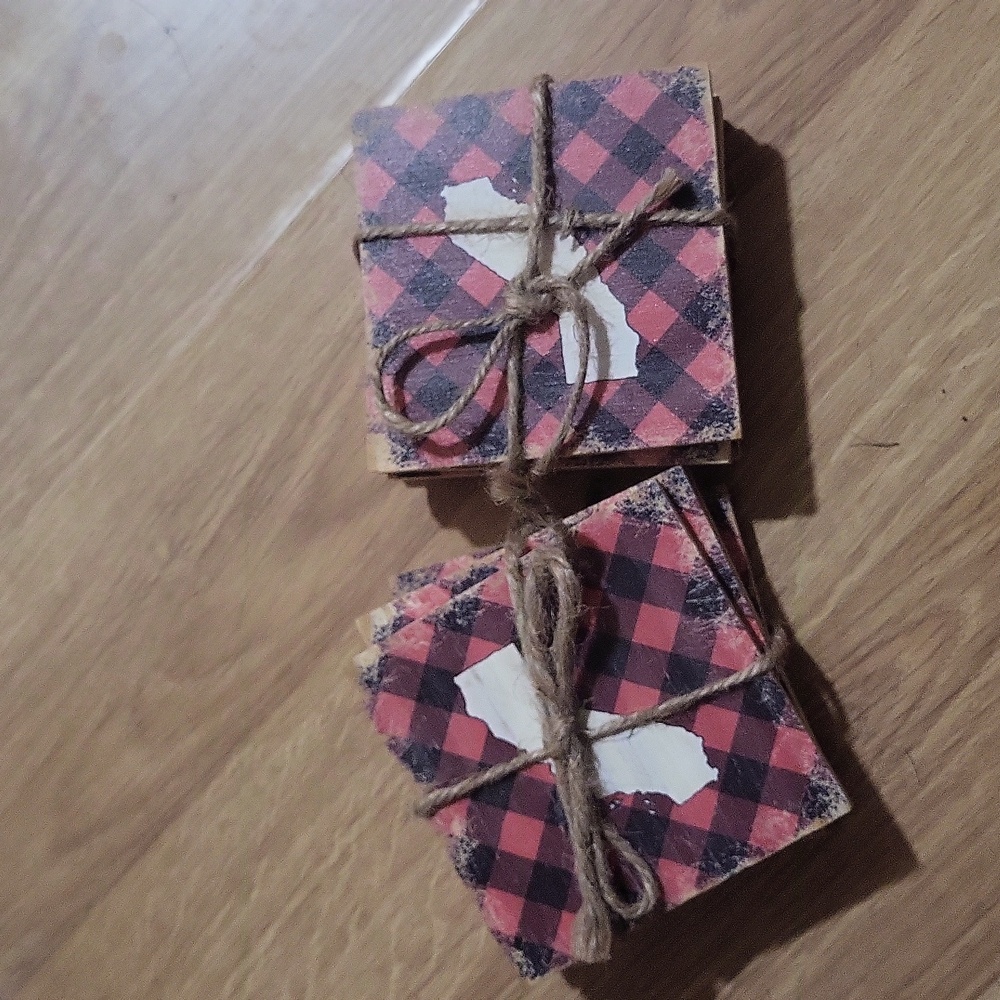 8 buffalo wood plaid distressed map coasters